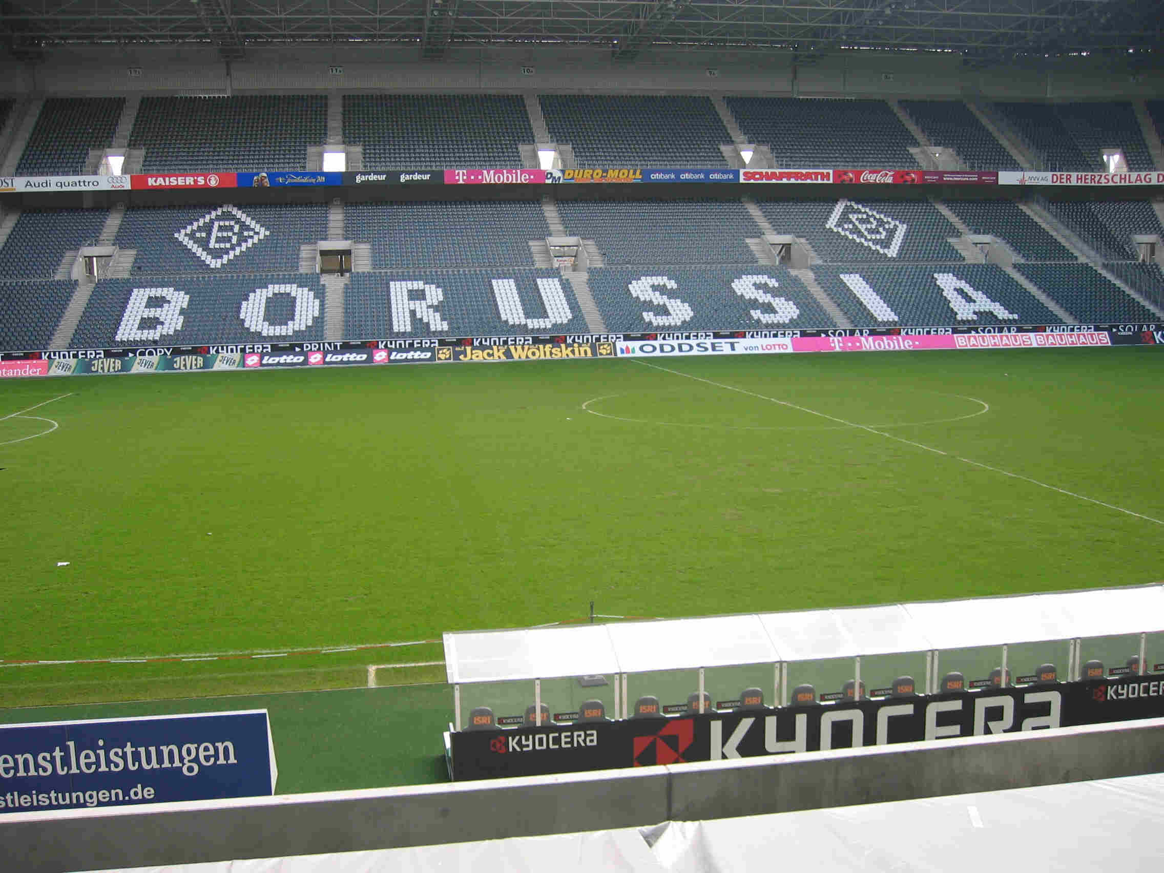 029-stadioninnenraum.jpg