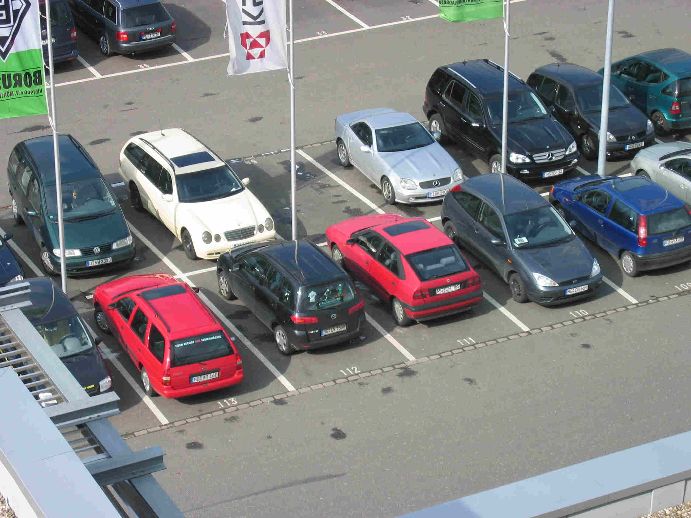 044-blick_von_der_4._etage_auf_den_parkplatz.jpg